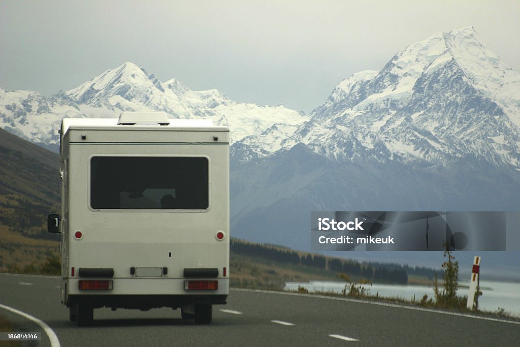 Camping-cars et caravanes sur la route, Nouvelle-Zélande - Photo de Neuf libre de droits