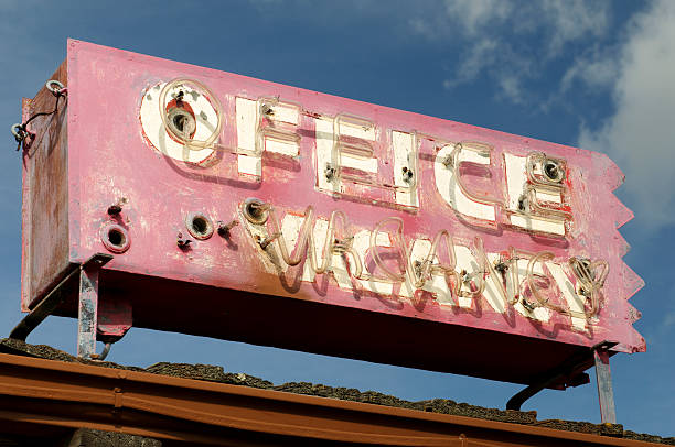 istock Classic Hotel or Motel Office and Vacancy Neon Sign 186844298