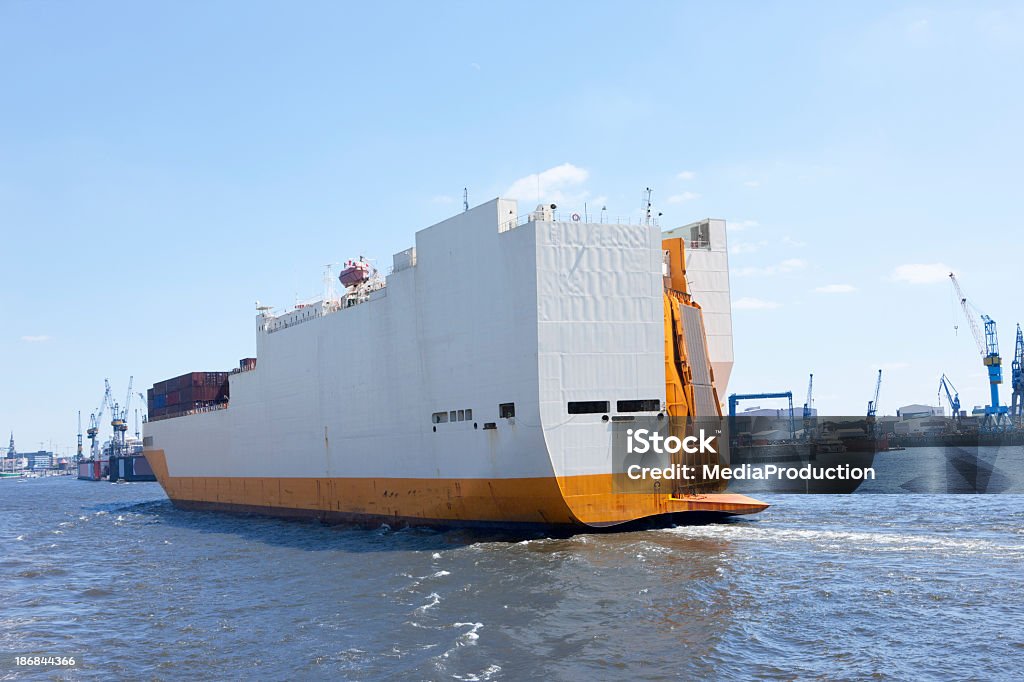 Buque de carga en el río Elba Hamburgo - Foto de stock de Buque de carga libre de derechos