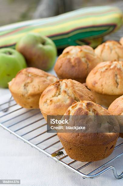 Apple Muffin - Fotografie stock e altre immagini di Alimentazione sana - Alimentazione sana, Ambientazione esterna, Cibi e bevande