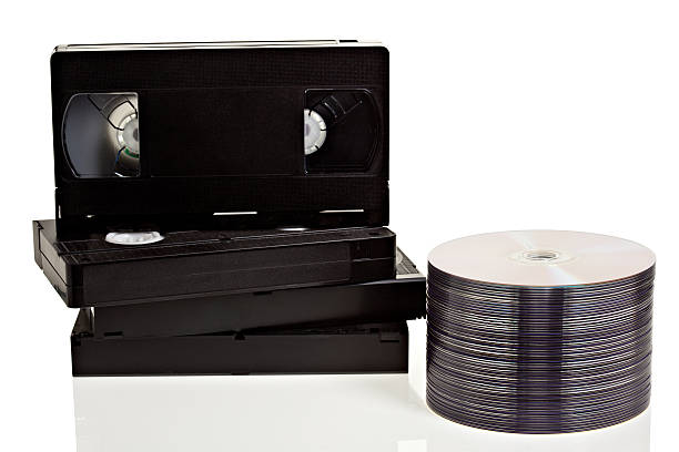 dvd discos e fitas, shv - dvd stack cd movie imagens e fotografias de stock