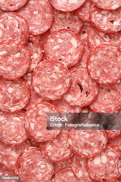 Würziges Würstchen Scheiben Schweinefleisch Hintergrund Stockfoto und mehr Bilder von Salami