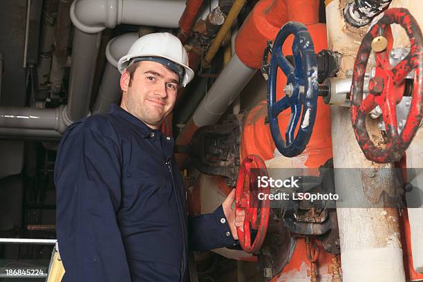 Photo libre de droit de Chaudière Chambrevalve Job banque d'images et plus d'images libres de droit de Adulte - Adulte, Agriculture, Casque