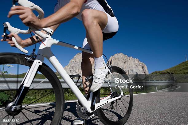 Photo libre de droit de Course De Vélo Athlète banque d'images et plus d'images libres de droit de Athlète - Athlétisme - Athlète - Athlétisme, Casque, Casque de protection au sport