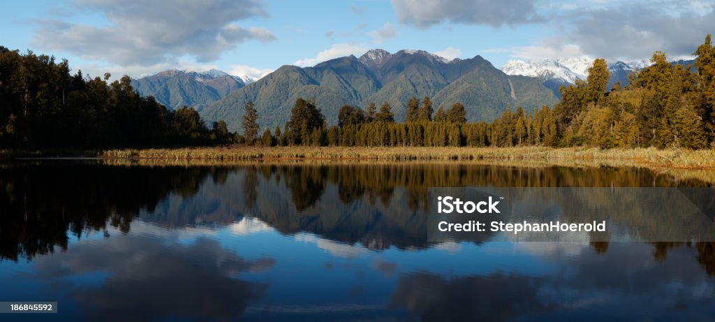 Panorama dos Alpes do Sul, Monte Cook reflectir no Lago Matheson - Royalty-free Ao Ar Livre Foto de stock