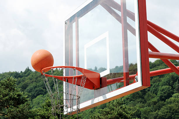 canestro da pallacanestro - basketball slam dunk basketball hoop sport foto e immagini stock