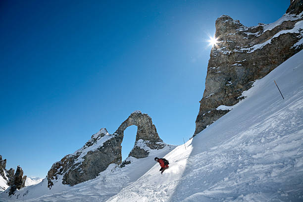 действие лыжах на эгюий percee, tignes - val disere стоковые фото и изображения