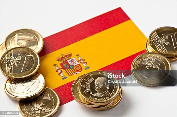Foto de Bandeira Espanhola E Euros e mais fotos de stock de Bandeira Espanhola - Bandeira Espanhola, Moeda Corrente, Moeda da União Europeia