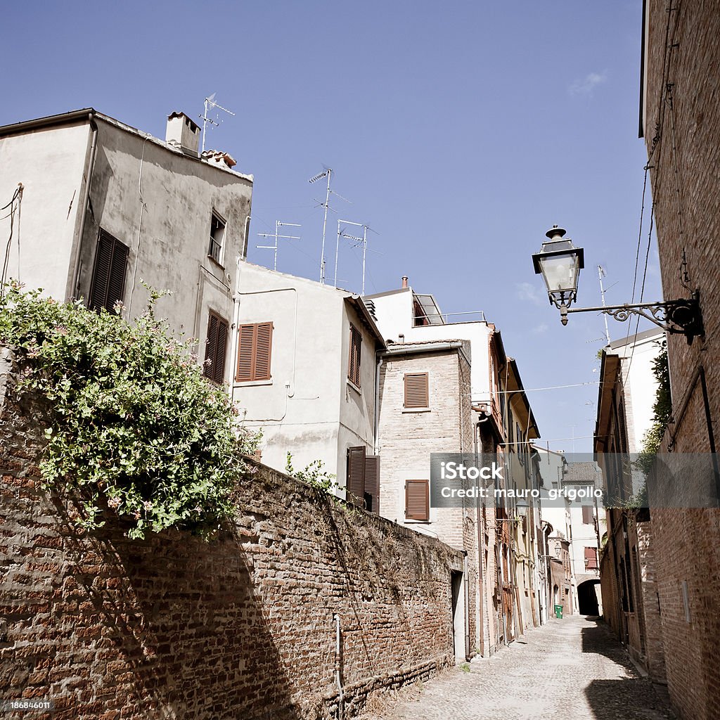 Vieille rue de Ferrara, en Italie. - Photo de Abstrait libre de droits