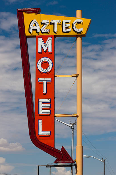 istock Motel Sign Abandoned on Route 66 186846325