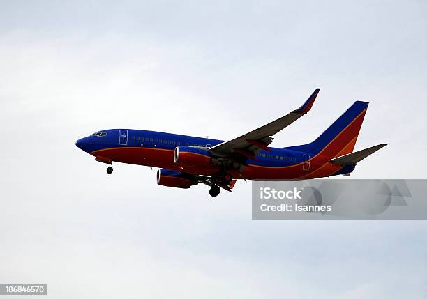 Jet Con Engranaje De Foto de stock y más banco de imágenes de Suroeste de Estados Unidos - Suroeste de Estados Unidos, Avión, Avión de pasajeros