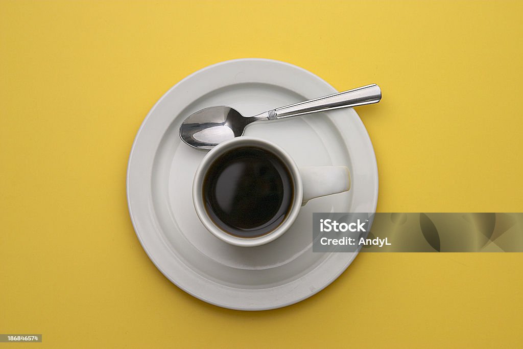 Café con cuchara en amarillo - Foto de stock de Cuchara de bebé libre de derechos