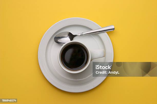 Café Com Colher Em Amarelo - Fotografias de stock e mais imagens de Colher de Bebé - Colher de Bebé, Figura para recortar, Acordar
