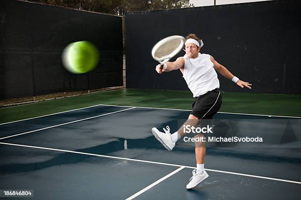 Canchas De Tenis Foto de stock y más banco de imágenes de Musculoso - Musculoso, Tenis, Adulto