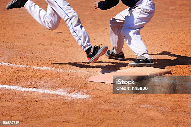 Photo libre de droit de Joueur De Baseball De Course De Toboggans À Diamond banque d'images et plus d'images libres de droit de Balle de baseball