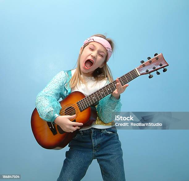 Foto de Que Quer Ser Uma Estrela Do Rock e mais fotos de stock de Criança - Criança, Guitarrista, Rock And Roll