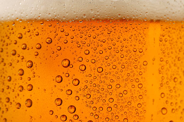 bière en arrière-plan - liquid refreshment drink beer glass photos et images de collection
