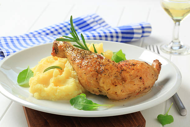 Chicken leg with mashed potatoes Chicken leg with mashed potatoes on a plate Baked Chicken stock pictures, royalty-free photos & images