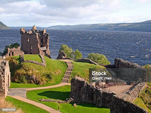 Castello Di Urquhart Scozia - Fotografie stock e altre immagini di Loch Ness - Loch Ness, Castello di Urquhart, Scozia