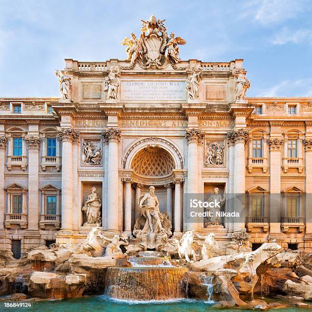 Fontana Di Trevi A Roma - Fotografie stock e altre immagini di Roma - Città - Roma - Città, Fontana di Trevi, Paesaggio urbano