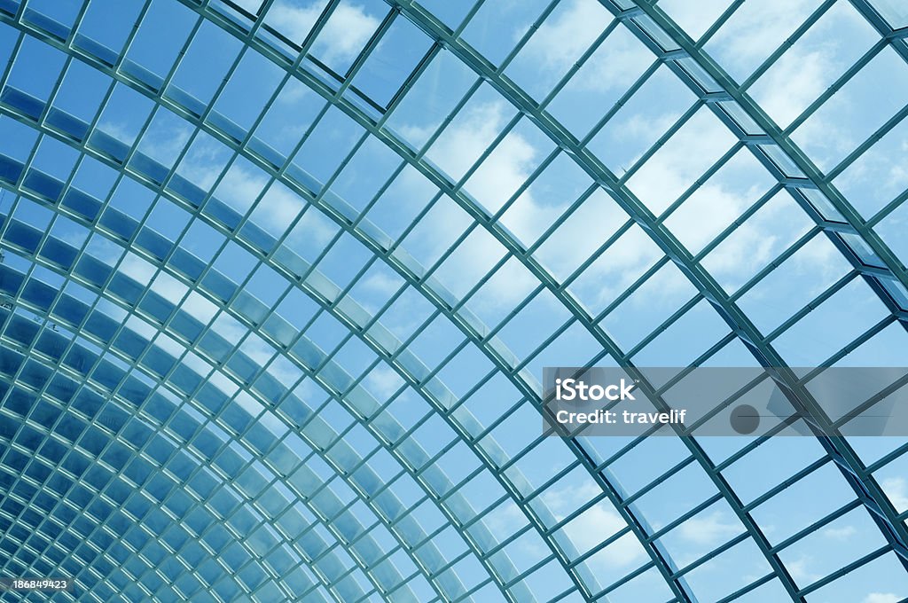 Architettura moderna astratto-frammento di tetto in vetro - Foto stock royalty-free di Ambientazione interna