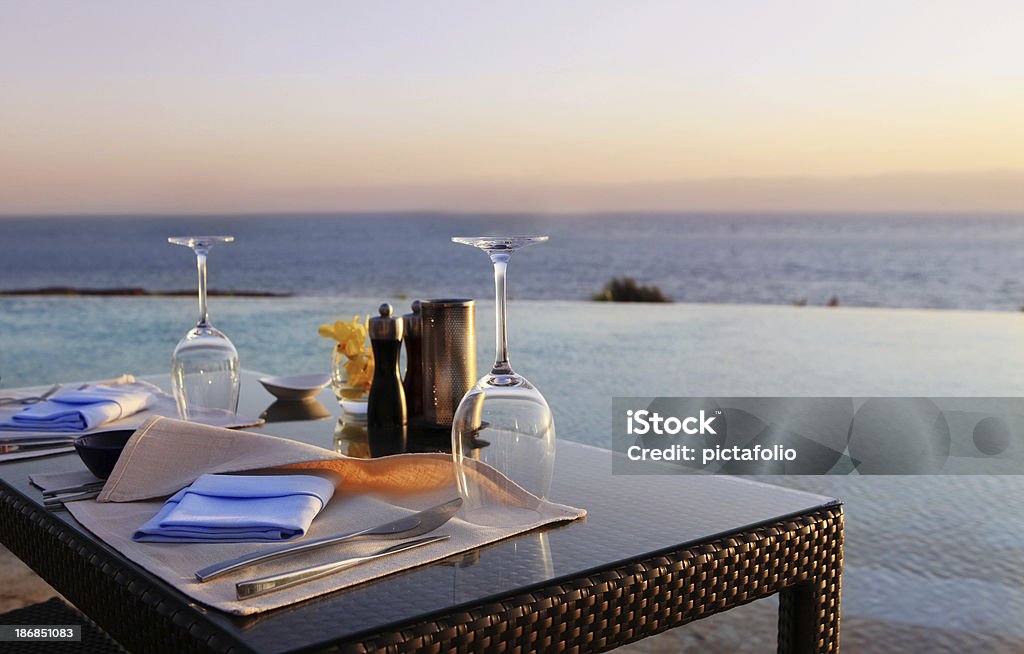 Jantar romântico na praia - Foto de stock de Restaurante royalty-free
