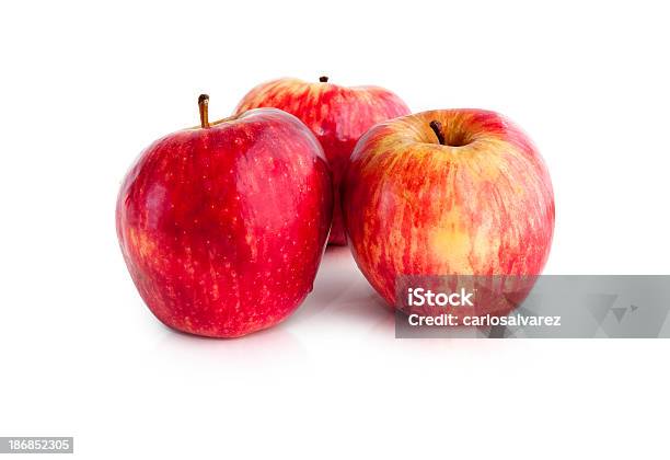 Three Red Apples - アウトフォーカスのストックフォトや画像を多数ご用意 - アウトフォーカス, カットアウト, スタジオ撮影