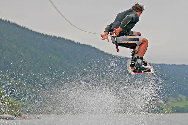 wakeboard 7 - wakeboarding nautical vessel wake jumping foto e immagini stock