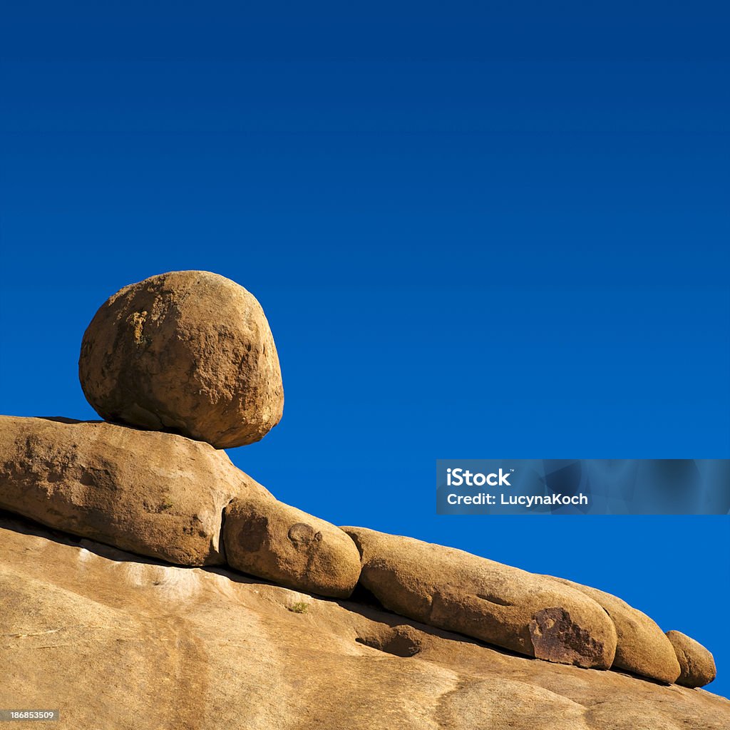 Equilibrando rock - Foto de stock de Azul royalty-free