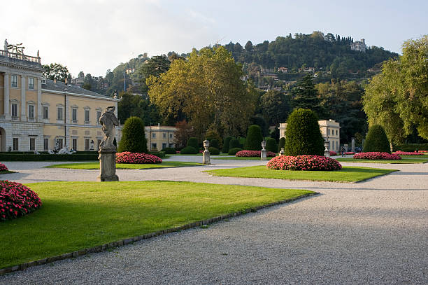 villa olmo giardino in como al tramonto - ornamental garden europe flower bed old fashioned foto e immagini stock