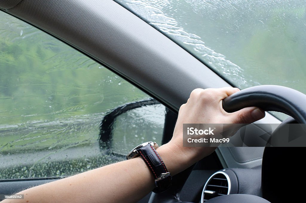 Вождение в осеннего - Стоковые фото Дождь роялти-фри
