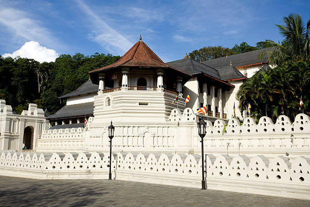 istock Kandy Sri Lanka Dalada Maligawa 186855588