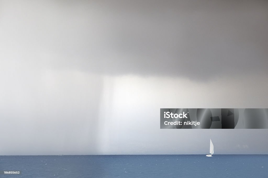 Vela afastado de tempestade - Royalty-free Chuva Foto de stock