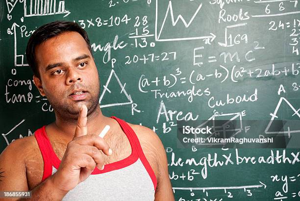 Indische Männliche Lehrer Stockfoto und mehr Bilder von 25-29 Jahre - 25-29 Jahre, Algebra, Arbeiten