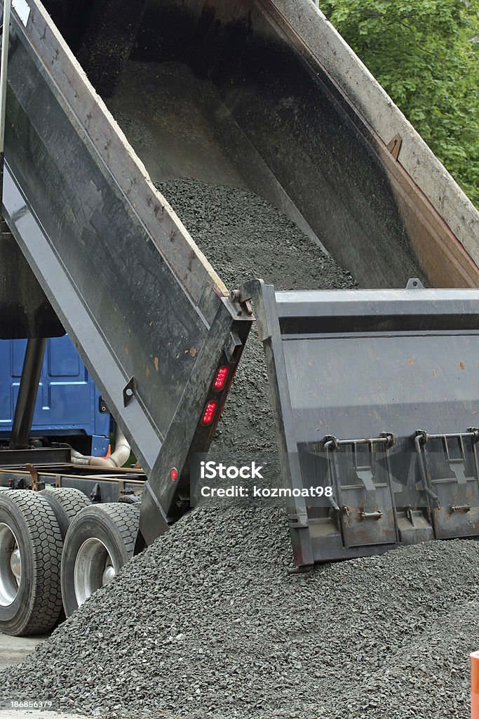 El Dumping Gravel - Foto de stock de Descargar - Actividad libre de derechos