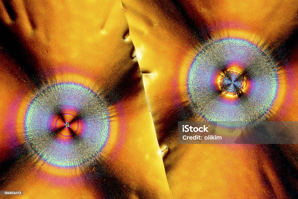 Vitamina C de cristales en el microscopio - Foto de stock de Micrografía de luz libre de derechos