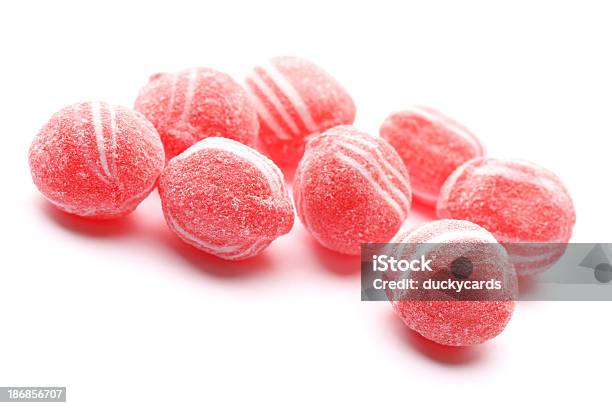 Palline Di Zucchero Di Cannella - Fotografie stock e altre immagini di Cannella - Cannella, Caramella dura, Cibi e bevande