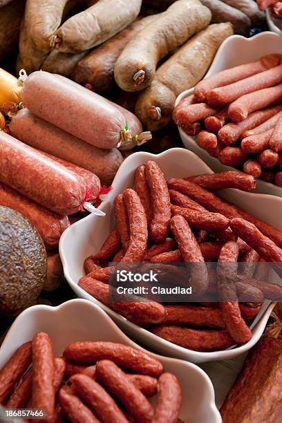 Salame Y Otros Sausagers Foto de stock y más banco de imágenes de Acostado - Acostado, Alemania, Alimento