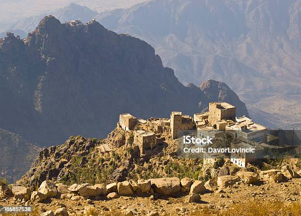 Case Tradizionali - Fotografie stock e altre immagini di Collina pedemontana - Collina pedemontana, Ambientazione esterna, Arabia