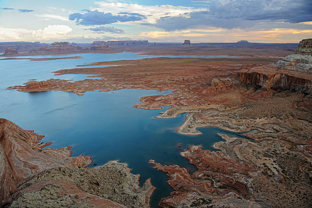 istock Storm moving in over Lake Powell (XXXL) 186857604