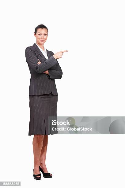 Mulher De Negócios Apontando Com Copyspace - Fotografias de stock e mais imagens de 35-39 Anos - 35-39 Anos, Administrador, Adulto