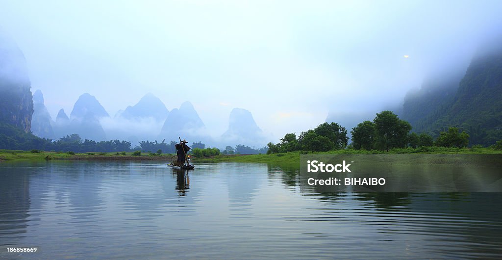Pescadores no rio Li - Foto de stock de Balsa royalty-free