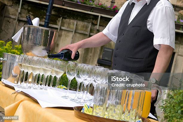 Przyjęcie Szampana Na Wesele Uroczystości - zdjęcia stockowe i więcej obrazów Garden party - Garden party, Lato, Urok