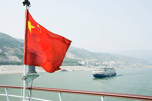 istock Cruising the Yangtze River 186859562