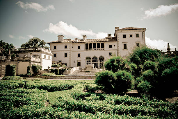 istock Vizcaya Museum and Gardens 186860165