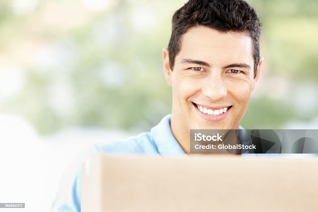 Nahaufnahme von einem gut aussehenden Mann mit box mit copyspace - Lizenzfrei 25-29 Jahre Stock-Foto