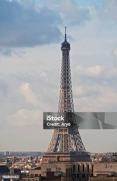 Torre Eiffel A Parigi Francia - Fotografie stock e altre immagini di Acciaio - Acciaio, Ambientazione esterna, Architettura