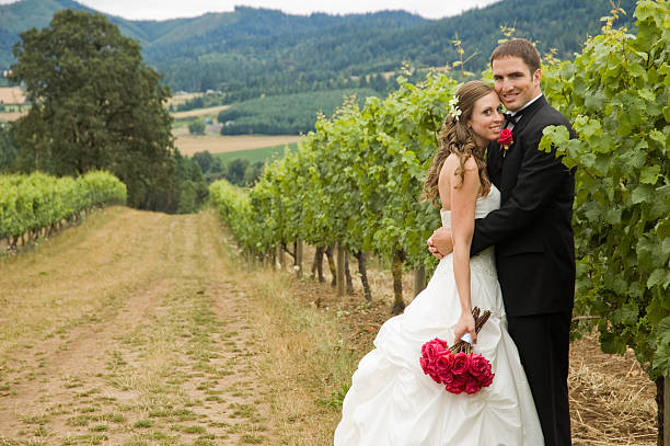 жениха обнимать его невеста стоя на виноградник пути - meteorology elegance outdoors loving стоковые фото и изображения