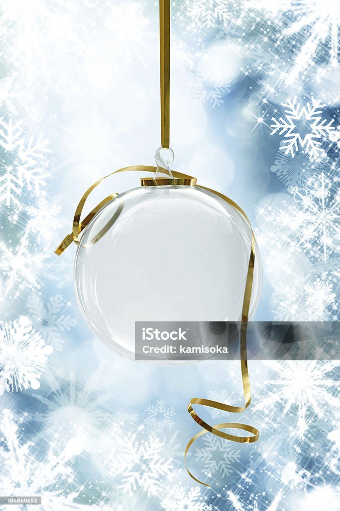 Bola transparente de Navidad copo de nieve frente a bastidor - Foto de stock de Adorno de navidad libre de derechos