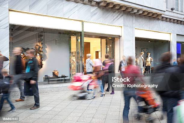 쇼핑 군중 인도-보행자 통로에 대한 스톡 사진 및 기타 이미지 - 인도-보행자 통로, 붐비는, 사람들